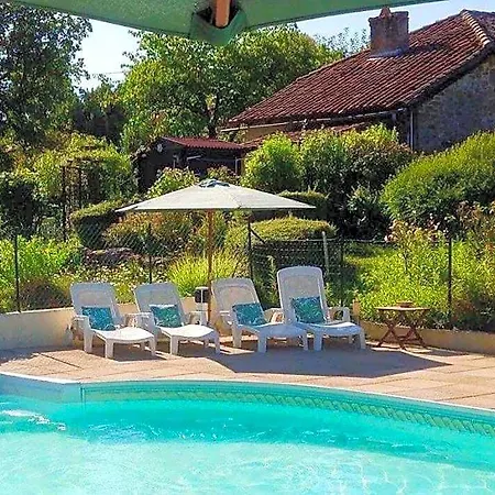 Bed & Breakfast Domaine Charente: Family Glamping With Garden Views *