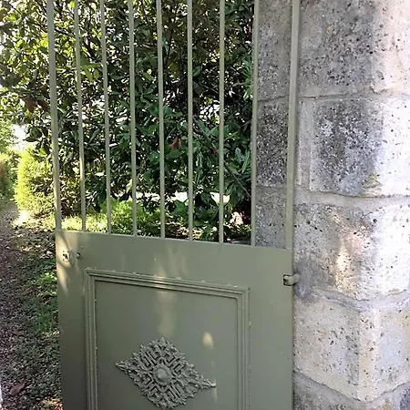 Bed & Breakfast Domaine Charente: Family Glamping With Garden Views *