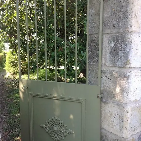 Domaine Charente: Family Glamping With Garden Views *