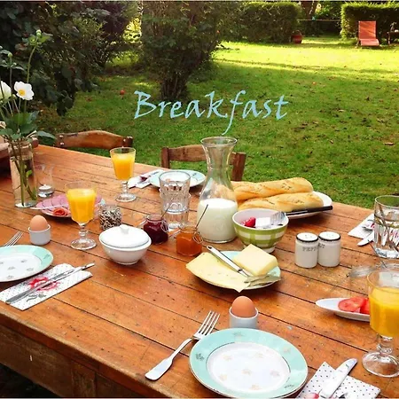 Domaine Charente: Family Glamping With Garden Views *